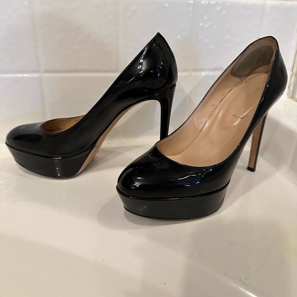 Black patent leather size 6 Sergio Rossi heels. Very used